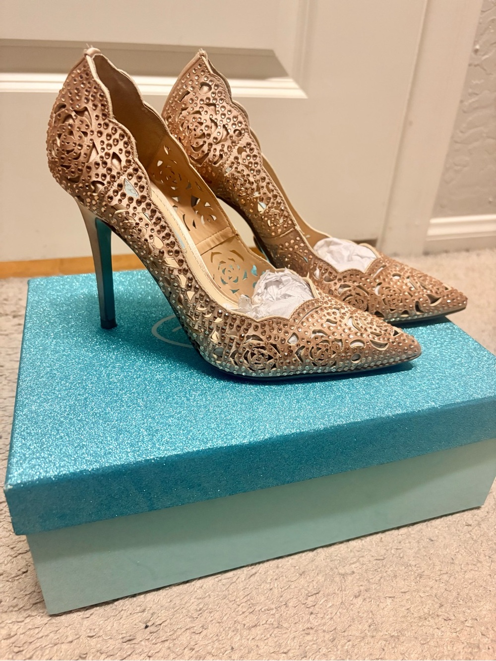 Betsey Johnson Elsa in blush - Picture 2 of 6